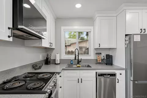 Kitchen - 2233-35 W Victoria, Alpine, CA 91901 photo 2 of 4