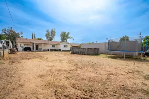 Exterior - 423 5th St, Ramona, CA 92065 photo 7 of 9