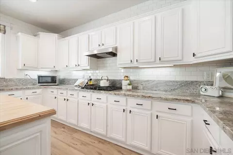 Kitchen - 31375 Eucalyptus, Temecula, CA 92592 photo 4 of 5
