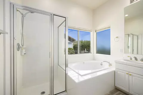 Bath - 1221 Palomares Ct, Fallbrook, CA 92028 photo 3 of 4