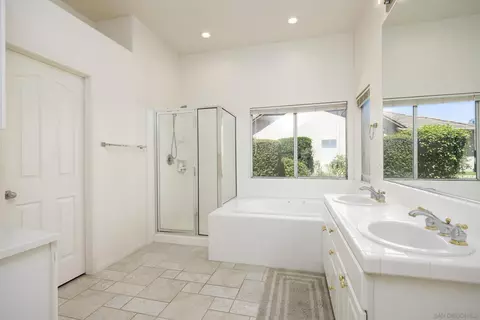 Bath - 1221 Palomares Ct, Fallbrook, CA 92028 photo 1 of 4