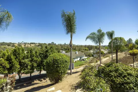 Exterior - 1221 Palomares Ct, Fallbrook, CA 92028 photo 9 of 19