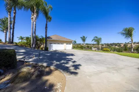 Exterior - 1221 Palomares Ct, Fallbrook, CA 92028 photo 15 of 19