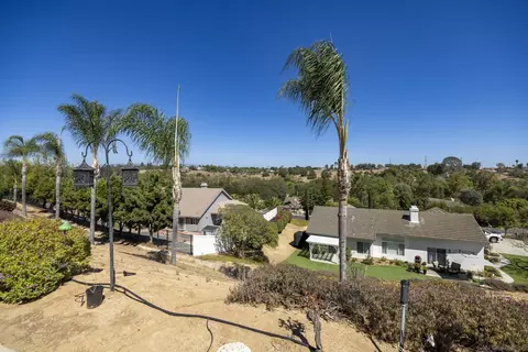 View/Area - 1221 Palomares Ct, Fallbrook, CA 92028 photo 2 of 20