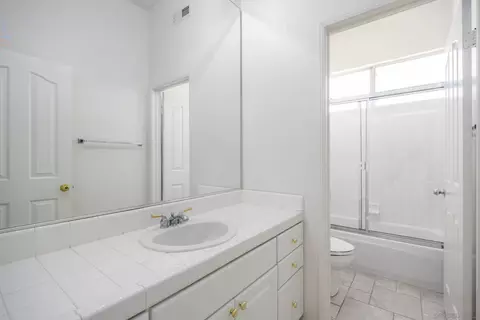 Bath - 1221 Palomares Ct, Fallbrook, CA 92028 photo 4 of 4