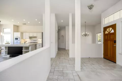Entry Way - 1221 Palomares Ct, Fallbrook, CA 92028 photo 1 of 2