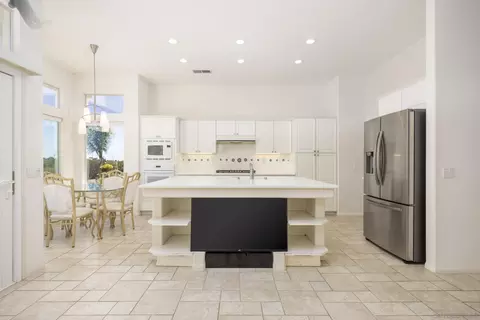 Kitchen - 1221 Palomares Ct, Fallbrook, CA 92028 photo 6 of 7