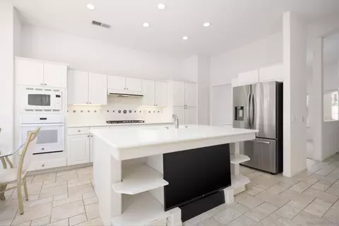 Kitchen - 1221 Palomares Ct, Fallbrook, CA 92028 photo 5 of 7