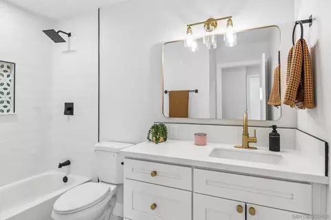 Bath - 767 Jonathon Pl, Escondido, CA 92027 photo 1 of 2