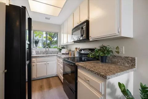 Kitchen - 245 Fairlee, Encinitas, CA 92024 photo 2 of 3