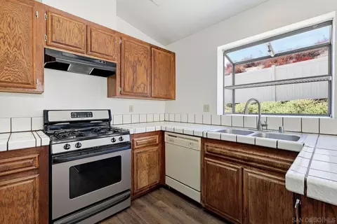 Kitchen - 13335 Sneezy Ct, El Cajon, CA 92021 photo 6 of 7