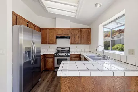Kitchen - 13335 Sneezy Ct, El Cajon, CA 92021 photo 4 of 7