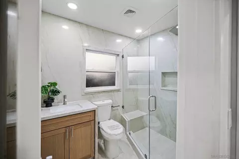 Bath - 9465 Emerald Grove Ave, Lakeside, CA 92040 photo 3 of 4