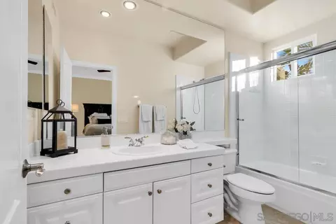 Bath - 17635 Butterfield Trl, Poway, CA 92064 photo 3 of 4