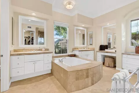 Bath - 17635 Butterfield Trl, Poway, CA 92064 photo 1 of 4
