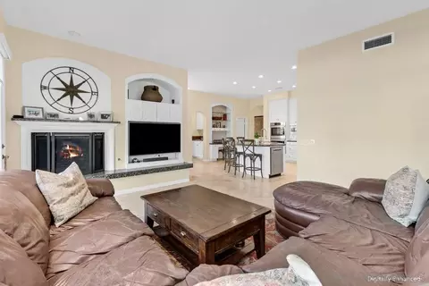 Living - 17635 Butterfield Trl, Poway, CA 92064 photo 2 of 5
