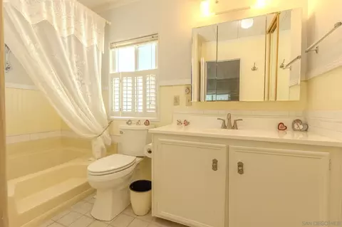 Bath - 6 Oriole Ln, Oceanside, CA 92057 photo 3 of 6