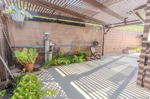 Exterior - 6 Oriole Ln, Oceanside, CA 92057 photo 4 of 8