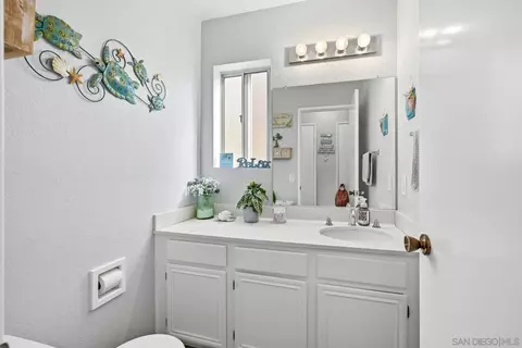 Bath - 39813 Creative Dr, Temecula, CA 92591 photo 1 of 3