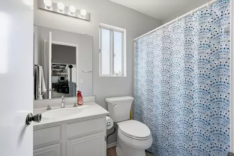 Bath - 39813 Creative Dr, Temecula, CA 92591 photo 3 of 3