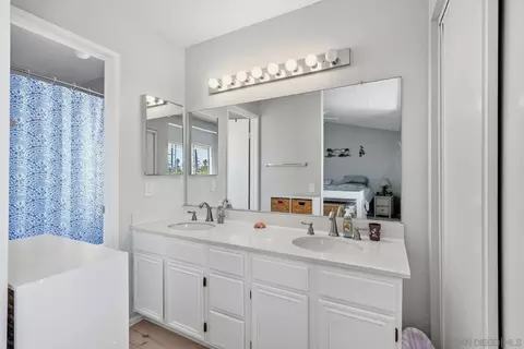 Bath - 39813 Creative Dr, Temecula, CA 92591 photo 2 of 3