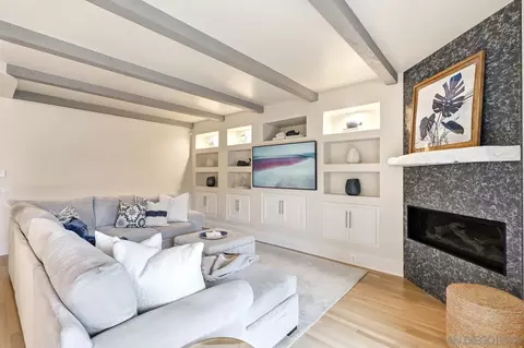 Living - 531 J Ave, Coronado, CA 92118 photo 3 of 5
