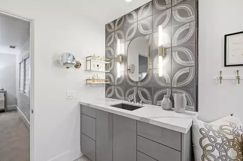 Bath - 531 J Ave, Coronado, CA 92118 photo 2 of 6