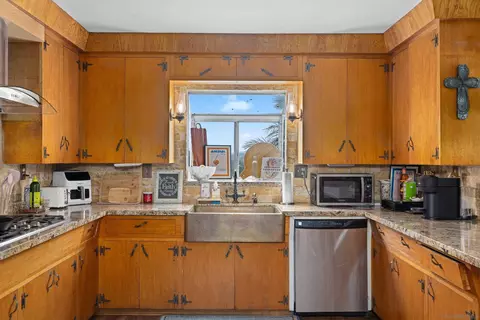 Kitchen - 13320 Mapleview St, Lakeside, CA 92040 photo 2 of 3
