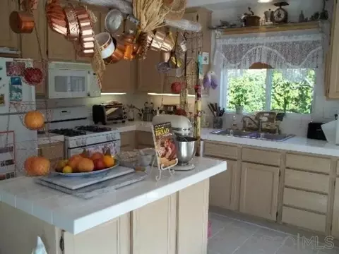 Kitchen - 1647 Shire Ave, Oceanside, CA 92057 photo 1 of 1