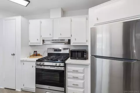 Kitchen - 243 Havenview Ln, Oceanside, CA 92056 photo 3 of 3