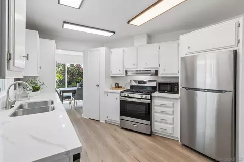 Kitchen - 243 Havenview Ln, Oceanside, CA 92056 photo 2 of 3