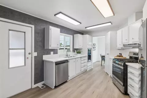 Kitchen - 243 Havenview Ln, Oceanside, CA 92056 photo 1 of 3