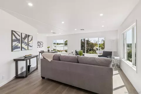 Living - 243 Havenview Ln, Oceanside, CA 92056 photo 3 of 6
