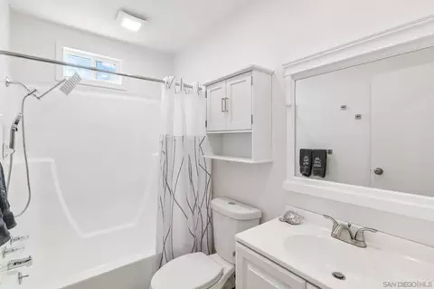Bath - 243 Havenview Ln, Oceanside, CA 92056 photo 3 of 3