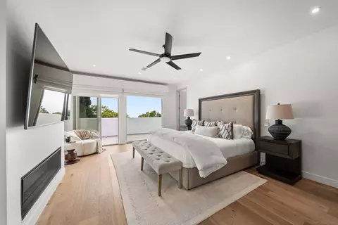 Bedroom - 5435 Parkview Dr, La Jolla, CA 92037 photo 2 of 4