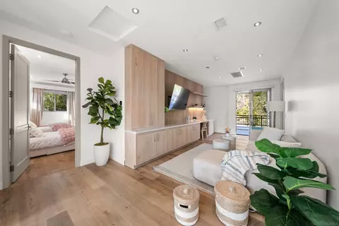 Entry Way - 5435 Parkview Dr, La Jolla, CA 92037 photo 4 of 4