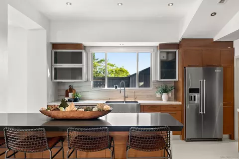 Kitchen - 5435 Parkview Dr, La Jolla, CA 92037 photo 4 of 7