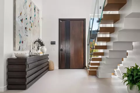 Entry Way - 5435 Parkview Dr, La Jolla, CA 92037 photo 2 of 4