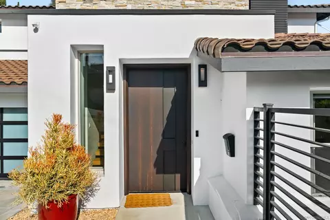 Entry Way - 5435 Parkview Dr, La Jolla, CA 92037 photo 1 of 4
