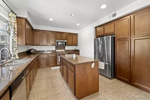 2205 Andalusia Ln #6, Chula Vista, CA 91915