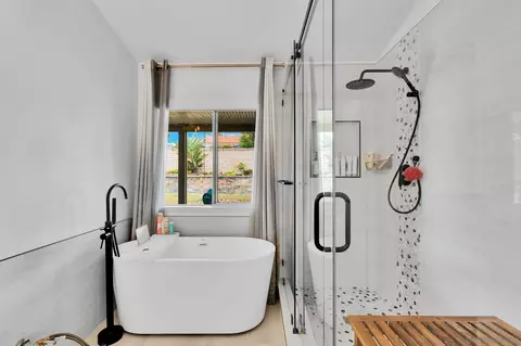 Bath - 5521 Daybreak Ct, Oceanside, CA 92057 photo 4 of 4