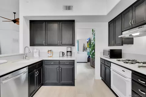 Kitchen - 5521 Daybreak Ct, Oceanside, CA 92057 photo 3 of 4