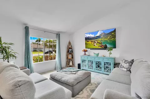 Living - 5521 Daybreak Ct, Oceanside, CA 92057 photo 1 of 6