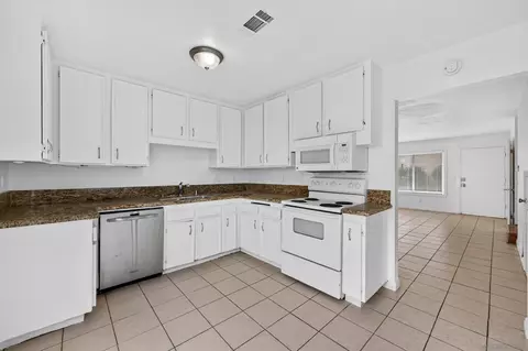 Kitchen - 280 Roanoke Rd, El Cajon, CA 92020 photo 3 of 4