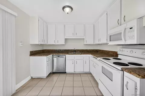 Kitchen - 280 Roanoke Rd, El Cajon, CA 92020 photo 2 of 4