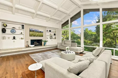 Living - 1954 Oak View Rd, Alpine, CA 91901 photo 2 of 2