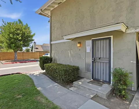Exterior - 2504 Wanek Rd #D, Escondido, CA 92027 photo 4 of 9