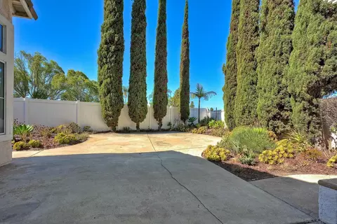Exterior - 801 Mosaic Cir, Oceanside, CA 92057 photo 8 of 13