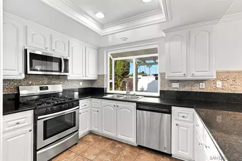 Kitchen - 801 Mosaic Cir, Oceanside, CA 92057 photo 3 of 5