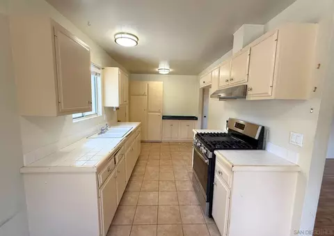 Kitchen - 3671 Campus Dr, Oceanside, CA 92056 photo 4 of 5